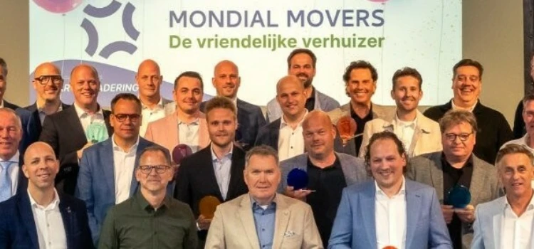 Verhuizen 2025 3 Mondial Movers Groepsfoto aandeelhouders c geknipt2