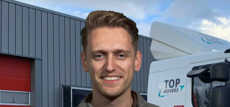 Verhuizen 2026 1 Jeroen Brakenhoff met achtergrond kleiner smal